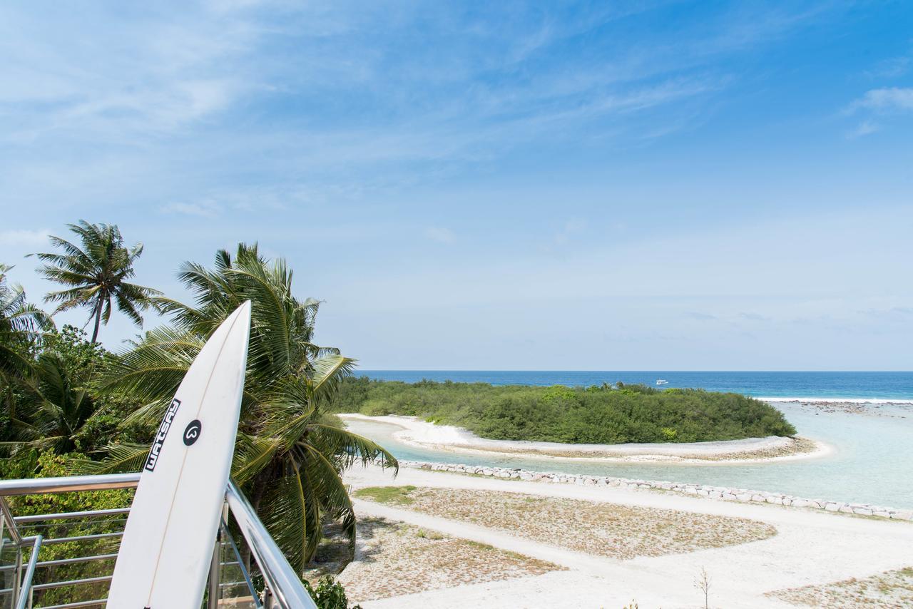 Reef Edge Thulusdhoo, Maldives Hotel Bagian luar foto